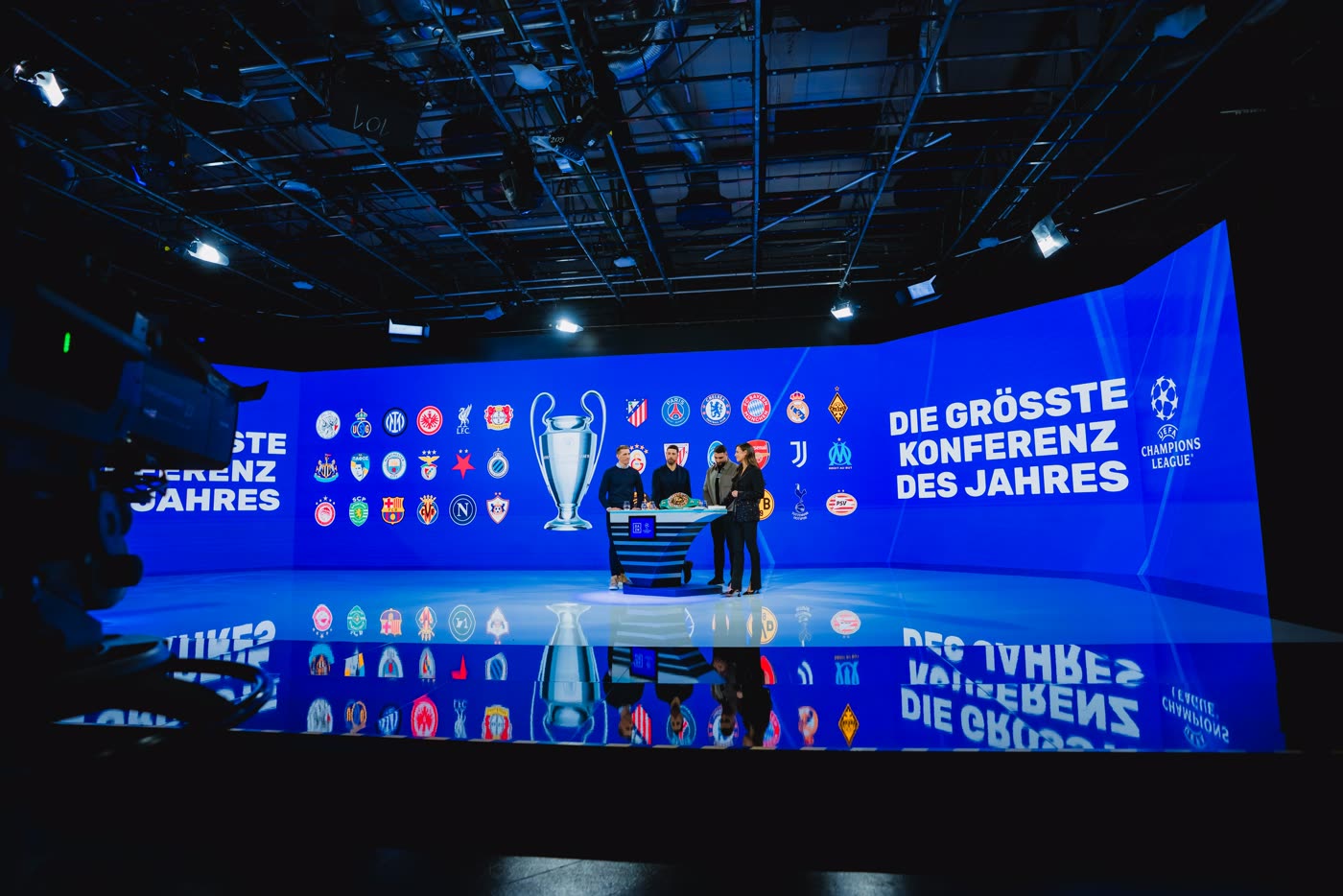 Studio der Champions League XXL-Konferenz auf DAZN.